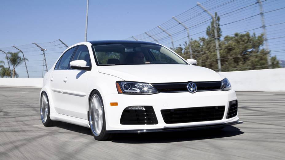 Volkswagen Jetta Turbo | <a href="https://beta-develop.quatrorodas.abril.com.br/noticias/fabricantes/volkswagen-revela-jetta-customizado-sema-759297.shtml" rel="migration">Leia mais</a>