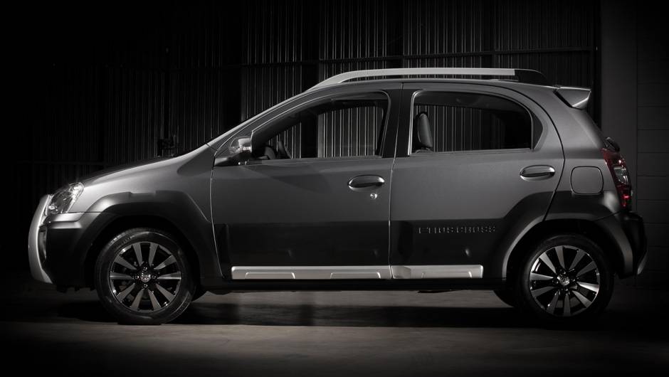 O Etios Cross tem como base a vers&atilde;o topo de linha XLS | <a href="https://beta-develop.quatrorodas.abril.com.br/carros/lancamentos/toyota-etios-cross-759424.shtml" rel="migration">Leia mais</a>