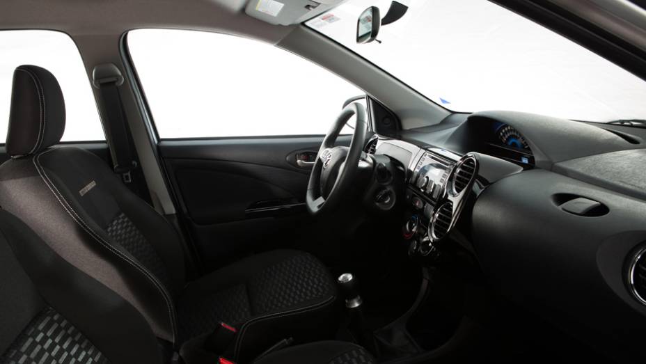 Modelo chega &agrave;s concession&aacute;rias do Brasil a partir de 18 de novembro | <a href="https://beta-develop.quatrorodas.abril.com.br/carros/lancamentos/toyota-etios-cross-759424.shtml" rel="migration">Leia mais</a>