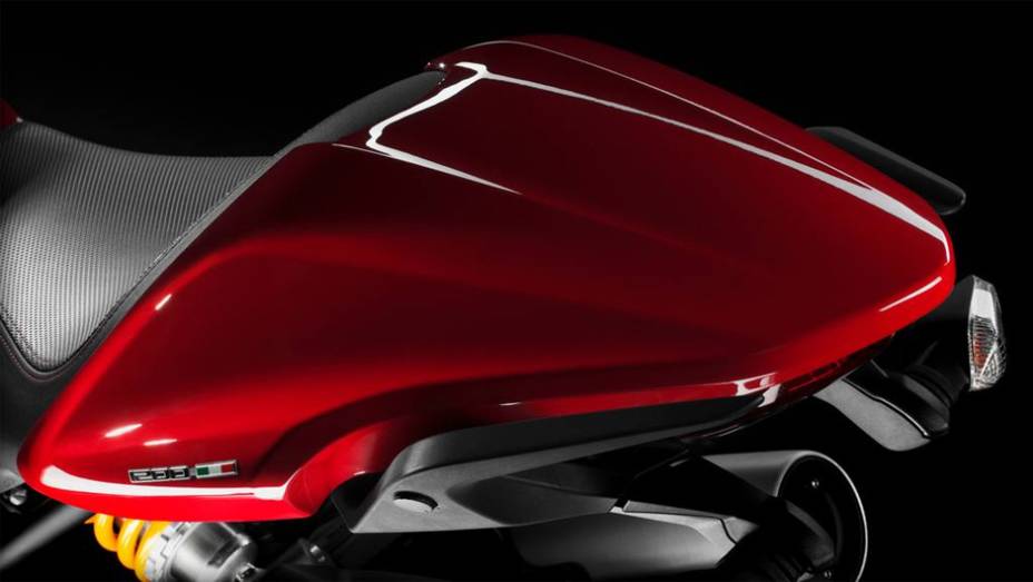 Detalhe da rabeta da Monster 1200 2014 | <a href="https://beta-develop.quatrorodas.abril.com.br/moto/noticias/ducati-revela-monster-1200-2014-759325.shtml" rel="migration">Leia mais</a> Detalhe da rabeta da Monster 1200 2014 | <a href="https://beta-develop.quatrorodas.abril.com.br/moto/noticias/ducati-revela-monster-1200-2014-759325.shtml" rel="migration">Leia mais</a>