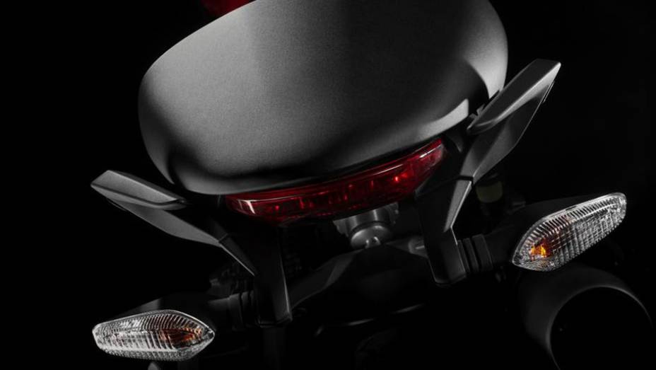 O modelo também tem controle de tração com oito posições | <a href="https://beta-develop.quatrorodas.abril.com.br/moto/noticias/ducati-revela-monster-1200-2014-759325.shtml" rel="migration">Leia mais</a>