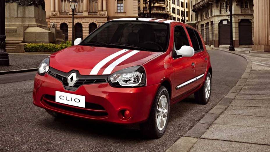 Novo ele não é tanto assim: o Clio passou por mais uma reestilização | <a href="https://beta-develop.quatrorodas.abril.com.br/carros/lancamentos/renault-clio-2013-717925.shtml" rel="migration">Leia mais</a>