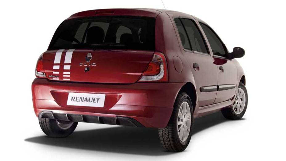 Na parte traseira, apenas as lanternas ganharam novos refletores | <a href="https://beta-develop.quatrorodas.abril.com.br/carros/lancamentos/renault-clio-2013-717925.shtml" rel="migration">Leia mais</a>