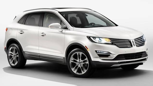 Quanto à motorização, duas opções estão disponíveis: 2.0 EcoBoost, oferecendo 240 cavalos de potência e 37,3 kgfm de torque, e 2.3 EcoBoost, de 275 cv e 41,5 kgfm | <a href="https://beta-develop.quatrorodas.abril.com.br/noticias/fabricantes/lincoln-mkc-apresentado-7601" rel="migration"></a> Quanto à motorização, duas opções estão disponíveis: 2.0 EcoBoost, oferecendo 240 cavalos de potência e 37,3 kgfm de torque, e 2.3 EcoBoost, de 275 cv e 41,5 kgfm | <a href="https://beta-develop.quatrorodas.abril.com.br/noticias/fabricantes/lincoln-mkc-apresentado-7601" rel="migration"></a>