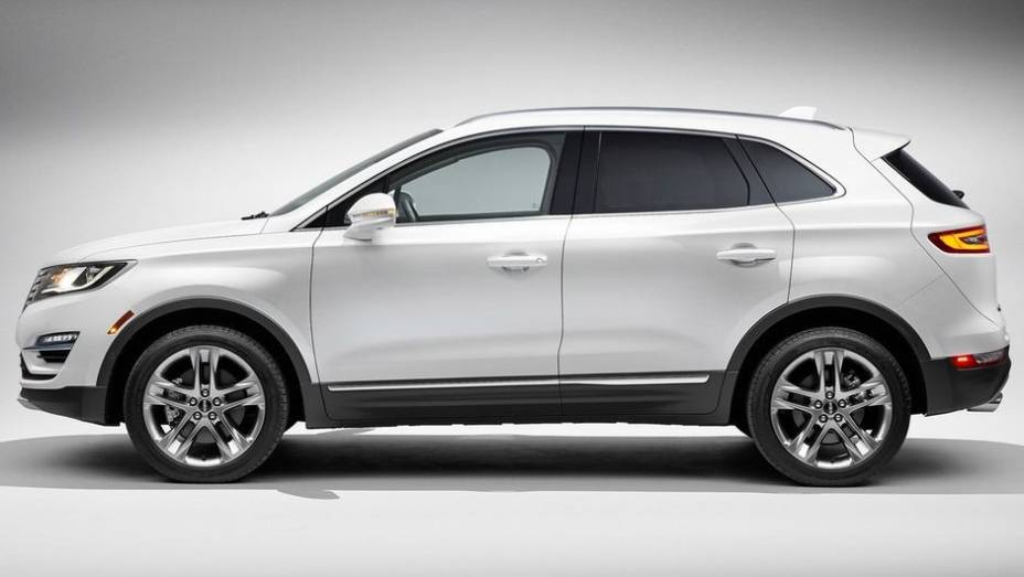 De acordo com a fabricante, o modelo &eacute; baseado no Ford Escape, mas com carroceria bastante modificada | <a href="https://beta-develop.quatrorodas.abril.com.br/noticias/fabricantes/lincoln-mkc-apresentado-760137.shtml" rel="migration">Leia mais</a>