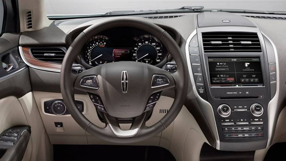 A Lincoln ainda n&atilde;o informou qual ser&aacute; a transmiss&atilde;o utilizada, mas, por outro lado, j&aacute; se sabe que o MKC ter&aacute; tra&ccedil;&atilde;o dianteira de s&eacute;rie, com sistema de tra&ccedil;&atilde;o integral opcional | <a href="https://beta-develop.quatrorodas.abril.com.br/noticias/fabricantes/lincoln-mkc-a" rel="migration"></a>