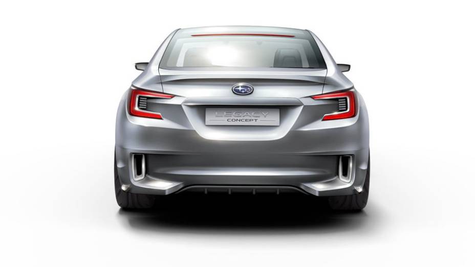 As lanternas t&ecirc;m moldura similar &agrave; das luzes dianteiras | <a href="https://beta-develop.quatrorodas.abril.com.br/noticias/fabricantes/subaru-revela-legacy-concept-2015-760224.shtml" rel="migration">Leia Mais</a>
