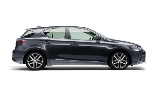 O hatch passou por facelift e foi mostrado em Guangzhou | <a href="https://beta-develop.quatrorodas.abril.com.br/noticias/fabricantes/lexus-revela-primeiras-imagens-ct-200h-2014-760057.shtml" rel="migration">Leia mais</a> O hatch passou por facelift e foi mostrado em Guangzhou | <a href="https://beta-develop.quatrorodas.abril.com.br/noticias/fabricantes/lexus-revela-primeiras-imagens-ct-200h-2014-760057.shtml" rel="migration">Leia mais</a>