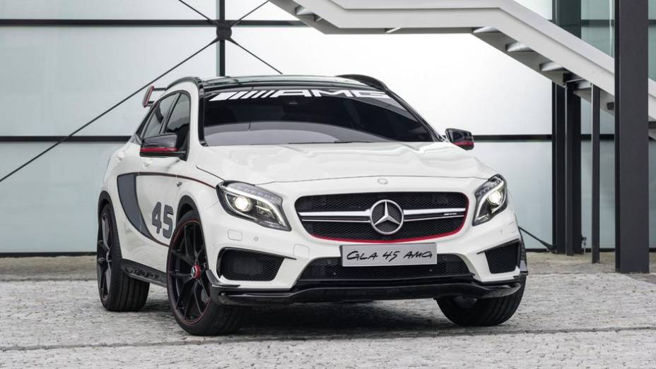 A Mercedes-Benz apresentou no Salão de Los Angeles o GLA 45 AMG concept | <a href="https://beta-develop.quatrorodas.abril.com.br/noticias/saloes/los-angeles-2013/mercedes-benz-revela-gla-45-amg-concept-760785.shtml" rel="migration">Leia mais</a>
