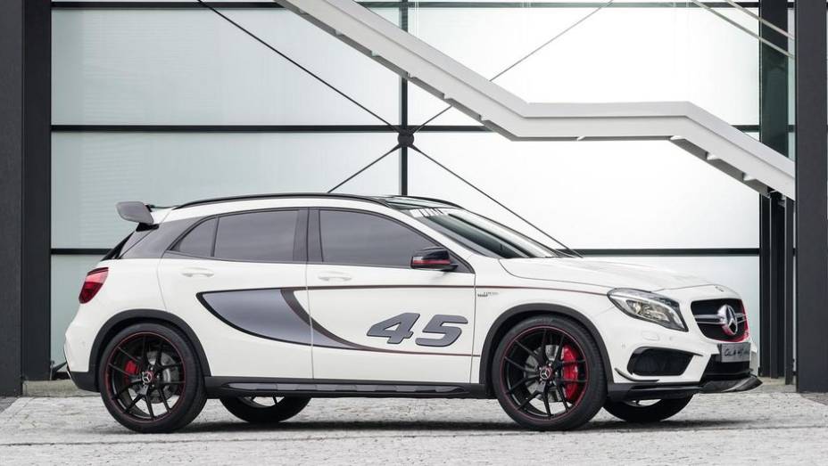 O conceitual tem visual mais ousado do que o GLA convencional, com para-choques modificados... | <a href="https://beta-develop.quatrorodas.abril.com.br/noticias/saloes/los-angeles-2013/mercedes-benz-revela-gla-45-amg-concept-760785.shtml" rel="migration">Leia mais</a>