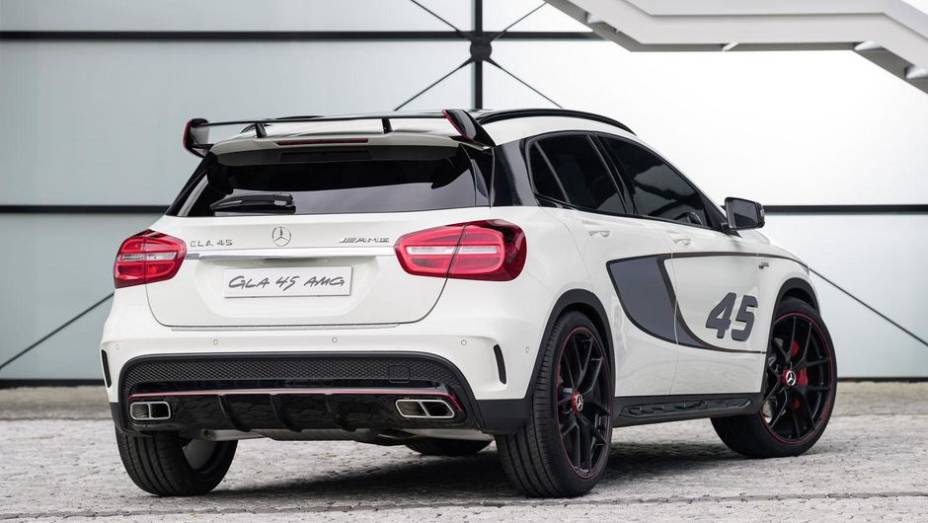 Tal qual o CLA 45 AMG, o GLA 45 AMG concept é equipado com motor 2.0 turbo, que oferece 360 cavalos de potência e 45,9 kgfm de torque | <a href="https://beta-develop.quatrorodas.abril.com.br/noticias/saloes/los-angeles-2013/mercedes-benz-revela-gla-45-amg-concept-76078" rel="migration"></a>