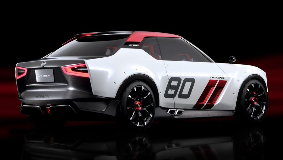 J&aacute; o IDx NISMO &eacute; um pouco mais largo, com 1,80m, e ganha aerof&oacute;lios, exaustores laterais, interior diferenciado e materiais mais leves na carroceria | <a href="https://beta-develop.quatrorodas.abril.com.br/noticias/saloes/toquio-2013/nissan-apresenta-conceituais-idx-76" rel="migration"></a>