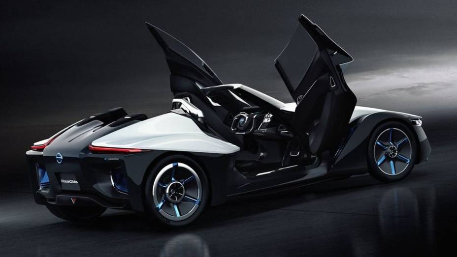 Vale citar a semelhan&ccedil;a do conceito com o j&aacute; conhecido Delta Wing, de Le Mans | <a href="https://beta-develop.quatrorodas.abril.com.br/noticias/saloes/toquio-2013/nissan-anuncia-conceito-bladeglider-salao-toquio-759658.shtml" rel="migration">Leia mais</a>
