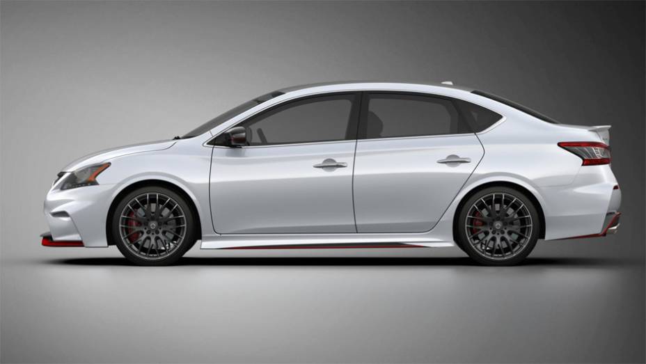 O Sentra Nismo Concept conta com um motor 1.8 turbo de quatro cilindros com injeção direta a gasolina | <a href="https://beta-develop.quatrorodas.abril.com.br/noticias/saloes/los-angeles-2013/nissan-sentra-nismo-mostrado-los-angeles-760822.shtml" rel="migration">Leia mais</a>