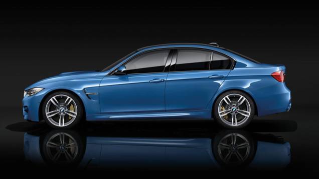 Levemente alargados, os para-lamas abrigam rodas de liga leve aro 18 desenhadas | <a href="https://beta-develop.quatrorodas.abril.com.br/noticias/saloes/detroit-2014/bmw-apresenta-novos-m3-m4-762958.shtml" rel="migration">Leia mais</a> Levemente alargados, os para-lamas abrigam rodas de liga leve aro 18 desenhadas | <a href="https://beta-develop.quatrorodas.abril.com.br/noticias/saloes/detroit-2014/bmw-apresenta-novos-m3-m4-762958.shtml" rel="migration">Leia mais</a>