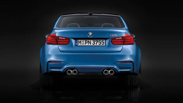 O toque final está nas quatro saídas de escapamento traseiras | <a href="https://beta-develop.quatrorodas.abril.com.br/noticias/saloes/detroit-2014/bmw-apresenta-novos-m3-m4-762958.shtml" rel="migration">Leia mais</a> O toque final está nas quatro saídas de escapamento traseiras | <a href="https://beta-develop.quatrorodas.abril.com.br/noticias/saloes/detroit-2014/bmw-apresenta-novos-m3-m4-762958.shtml" rel="migration">Leia mais</a>