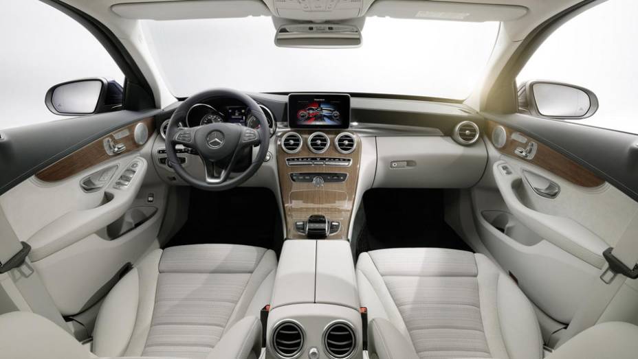 Isso permite o menor consumo de combust&iacute;vel, com redu&ccedil;&atilde;o estimada em 20% | <a href="https://beta-develop.quatrorodas.abril.com.br/noticias/fabricantes/novo-mercedes-benz-classe-c-chega-ao-brasil-r-138-900-795537.shtml" rel="migration">Leia mais</a>