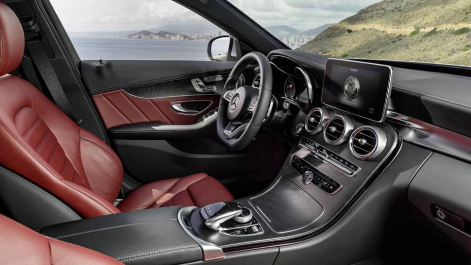 O modelo est&aacute; dispon&iacute;vel no pa&iacute;s em quatro vers&otilde;es: C 180 Avantgarde e C 180 Exclusive por R$ 138.900, C 200 Avantgarde (R$ 154.900) e C 250 Sport (R$ 189.900) | <a href="https://beta-develop.quatrorodas.abril.com.br/noticias/fabricantes/novo-mercedes-benz-classe-c-che" rel="migration"></a>