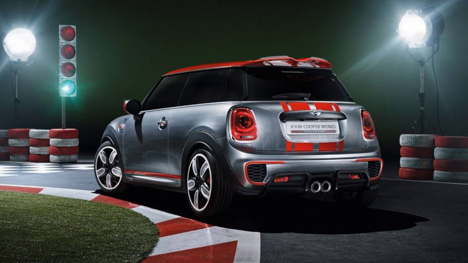 Como se sabe, trata-se de uma variante mais apimentada do hatch | <a href="https://beta-develop.quatrorodas.abril.com.br/noticias/saloes/detroit-2014/mini-mostra-novo-jcw-concept-763480.shtml" rel="migration">Leia mais</a>