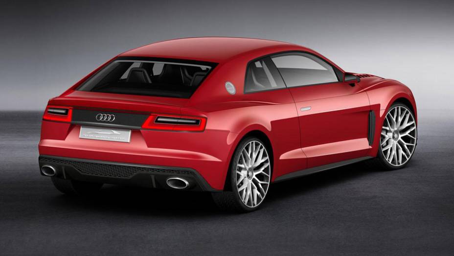 Assim como o Sport quattro concept original, o laserlight conta com motorização híbrida, mesclando bloco 4.0 V8 biturbo e motor elétrico | <a href="https://beta-develop.quatrorodas.abril.com.br/noticias/fabricantes/audi-revela-sport-quattro-laserlight-concept-764934.sh" rel="migration"></a>