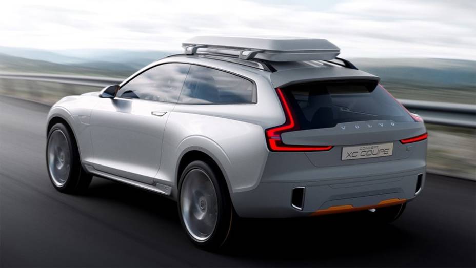 Modelo segue as linhas do Concept Coupe, revelado em setembro do ano passado | <a href="https://beta-develop.quatrorodas.abril.com.br/noticias/saloes/detroit-2014/volvo-revelara-concept-xc-coupe-detroit-767556.shtml" rel="migration">Leia mais</a>