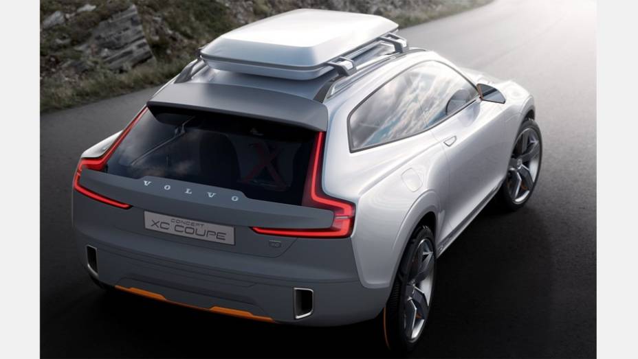 Carro conta com duas portas e interior de quatro lugares | <a href="https://beta-develop.quatrorodas.abril.com.br/noticias/saloes/detroit-2014/volvo-revelara-concept-xc-coupe-detroit-767556.shtml" rel="migration">Leia mais</a>