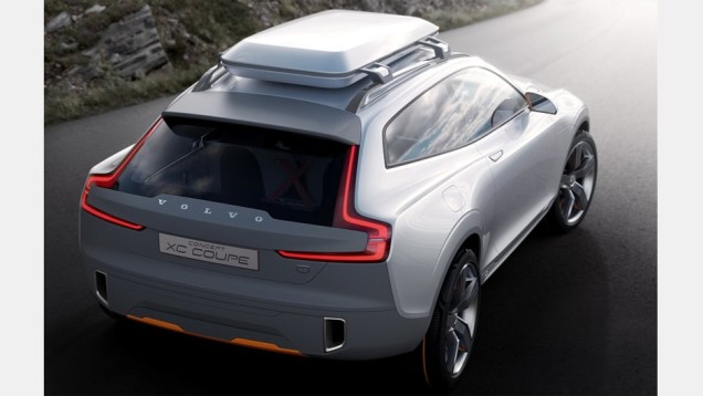 Carro conta com duas portas e interior de quatro lugares | <a href="https://beta-develop.quatrorodas.abril.com.br/noticias/saloes/detroit-2014/volvo-revelara-concept-xc-coupe-detroit-767556.shtml" rel="migration">Leia mais</a> Carro conta com duas portas e interior de quatro lugares | <a href="https://beta-develop.quatrorodas.abril.com.br/noticias/saloes/detroit-2014/volvo-revelara-concept-xc-coupe-detroit-767556.shtml" rel="migration">Leia mais</a>