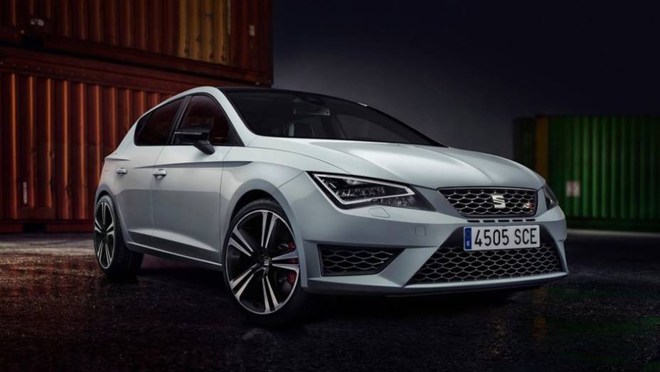 O Leon Cupra chega disponível em duas versões, sendo uma de 262 cavalos e a outra de 276 cv | <a href="https://beta-develop.quatrorodas.abril.com.br/noticias/saloes/genebra-2014/novo-seat-leon-cupra-oficialmente-apresentado-genebra-775226.shtml" rel="migration">Leia mais</a>