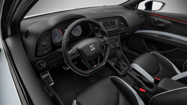 Detalhe do interior | <a href="https://beta-develop.quatrorodas.abril.com.br/noticias/saloes/genebra-2014/novo-seat-leon-cupra-oficialmente-apresentado-genebra-775226.shtml" rel="migration">Leia mais</a> Detalhe do interior | <a href="https://beta-develop.quatrorodas.abril.com.br/noticias/saloes/genebra-2014/novo-seat-leon-cupra-oficialmente-apresentado-genebra-775226.shtml" rel="migration">Leia mais</a>