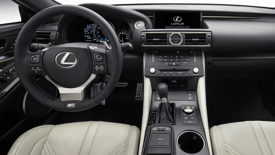 O interior se parece muito com o do modelo padr&atilde;o... | <a href="https://beta-develop.quatrorodas.abril.com.br/noticias/saloes/detroit-2014/lexus-revela-rc-f-coupe-2015-767918.shtml" rel="migration">Leia mais</a>