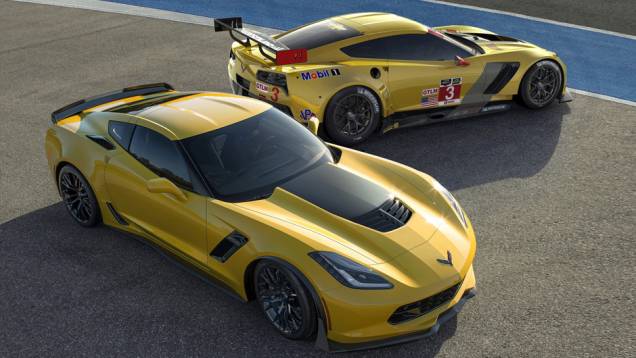 À frente, Corvette Z06 2015, ao fundo o C7.R 2014 | <a href="https://beta-develop.quatrorodas.abril.com.br/noticias/saloes/detroit-2014/chevrolet-leva-corvette-c7-r-2014-detroit-769735.shtml" rel="migration">Leia mais</a> À frente, Corvette Z06 2015, ao fundo o C7.R 2014 | <a href="https://beta-develop.quatrorodas.abril.com.br/noticias/saloes/detroit-2014/chevrolet-leva-corvette-c7-r-2014-detroit-769735.shtml" rel="migration">Leia mais</a>