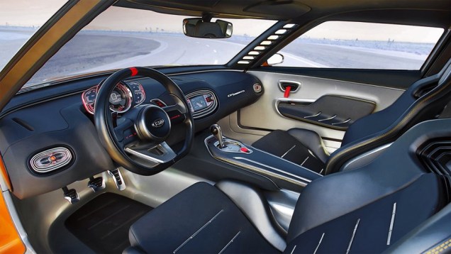 Trata-se de um esportivo com configuração de assentos 2 + 2 | <a href="https://beta-develop.quatrorodas.abril.com.br/noticias/saloes/detroit-2014/kia-mostra-gt4-stinger-concept-detroit-770439.shtml" rel="migration">Leia mais</a> Trata-se de um esportivo com configuração de assentos 2 + 2 | <a href="https://beta-develop.quatrorodas.abril.com.br/noticias/saloes/detroit-2014/kia-mostra-gt4-stinger-concept-detroit-770439.shtml" rel="migration">Leia mais</a>