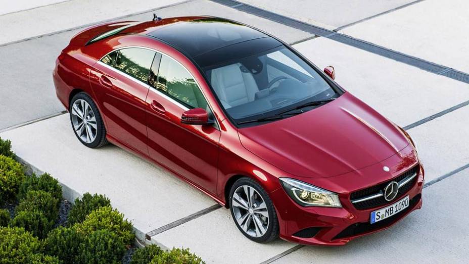 A versão definitiva do Concept Style Coupé é praticamente idêntica ao carro-conceito | <a href="https://beta-develop.quatrorodas.abril.com.br/saloes/detroit/2013/mercedes-benz-cla-730475.shtml" rel="migration">Leia mais</a>