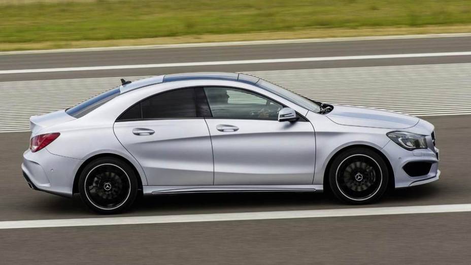 O Classe A também serviu de referência para os designers da Mercedes-Benz | <a href="https://beta-develop.quatrorodas.abril.com.br/saloes/detroit/2013/mercedes-benz-cla-730475.shtml" rel="migration">Leia mais</a>