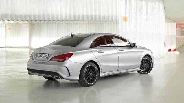 A traseira &eacute; um dos melhores &acirc;ngulos do sed&atilde;. Voc&ecirc; concorda? | <a href="https://beta-develop.quatrorodas.abril.com.br/saloes/detroit/2013/mercedes-benz-cla-730475.shtml" rel="migration">Leia mais</a>
