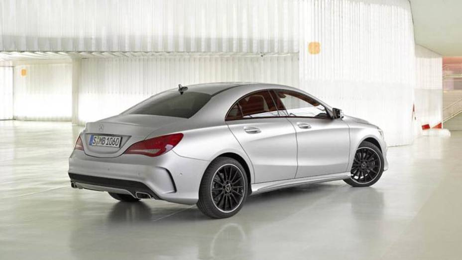 A traseira &eacute; um dos melhores &acirc;ngulos do sed&atilde;. Voc&ecirc; concorda? | <a href="https://beta-develop.quatrorodas.abril.com.br/saloes/detroit/2013/mercedes-benz-cla-730475.shtml" rel="migration">Leia mais</a>