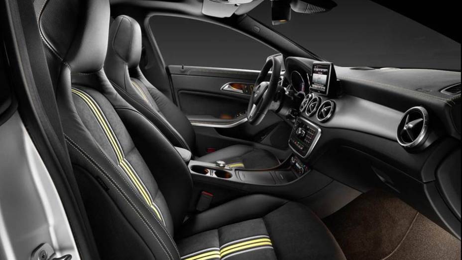 Os bancos esportivos podem receber acabamento exclusivo | <a href="https://beta-develop.quatrorodas.abril.com.br/saloes/detroit/2013/mercedes-benz-cla-730475.shtml" rel="migration">Leia mais</a>