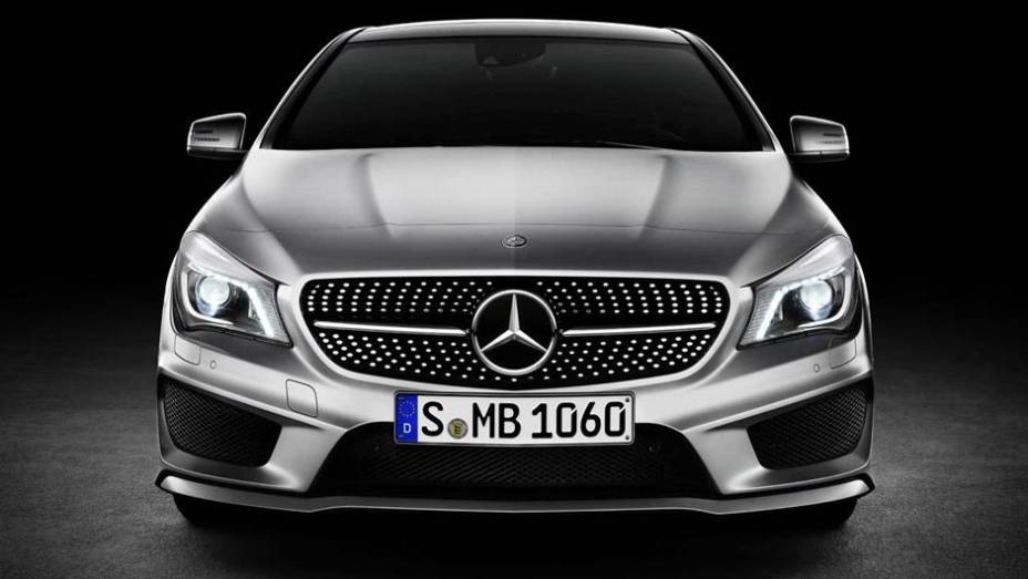 Nos Estados Unidos, o CLA será oferecido com um motor 2.0 de 208 cv | <a href="https://beta-develop.quatrorodas.abril.com.br/saloes/detroit/2013/mercedes-benz-cla-730475.shtml" rel="migration">Leia mais</a>