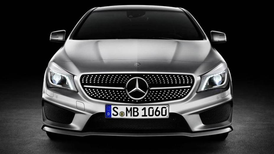 Nos Estados Unidos, o CLA ser&aacute; oferecido com um motor 2.0 de 208 cv | <a href="https://beta-develop.quatrorodas.abril.com.br/saloes/detroit/2013/mercedes-benz-cla-730475.shtml" rel="migration">Leia mais</a>