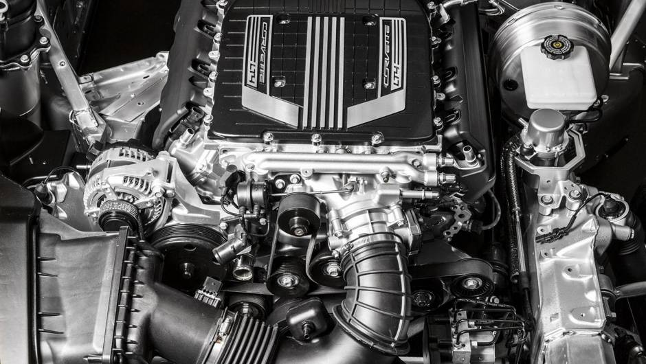 O modelo chegar&aacute; ao mercado no in&iacute;cio de 2015 e contar&aacute; com um in&eacute;dito motor 6.2 V8 sobrealimentado com intercooler | <a href="https://beta-develop.quatrorodas.abril.com.br/noticias/saloes/detroit-2014/gm-oficializa-chevrolet-corvette-z06-2015-769655.shtml" rel="migration"></a>