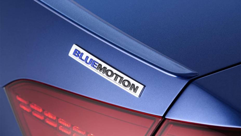 O sed&atilde; tamb&eacute;m conta com as tecnologias de desacoplamento da transmiss&atilde;o do Jetta Hybrid | <a href="https://beta-develop.quatrorodas.abril.com.br/noticias/saloes/detroit-2014/vw-tera-passat-bluemotion-detroit-768175.shtml" rel="migration">Leia mais</a>