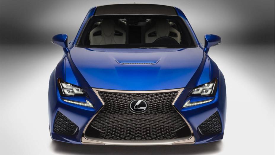 Com isso, o modelo acelera de 0 a 96 km/h em 4,6 segundos, atingindo a velocidade máxima de 270 km/h | <a href="https://beta-develop.quatrorodas.abril.com.br/noticias/saloes/detroit-2014/lexus-expoe-rc-f-detroit-770421.shtml" rel="migration">Leia mais</a> Com isso, o modelo acelera de 0 a 96 km/h em 4,6 segundos, atingindo a velocidade máxima de 270 km/h | <a href="https://beta-develop.quatrorodas.abril.com.br/noticias/saloes/detroit-2014/lexus-expoe-rc-f-detroit-770421.shtml" rel="migration">Leia mais</a>