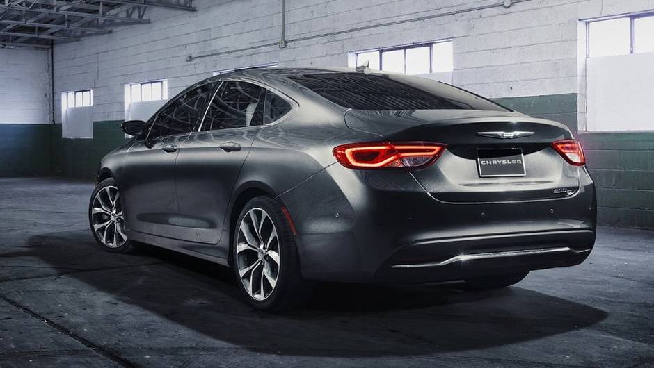 Sedã oferece duas opções de motorização e de tração | <a href="https://beta-develop.quatrorodas.abril.com.br/noticias/saloes/detroit-2014/novo-chrysler-200-faz-sua-estreia-detroit-768496.shtml" rel="migration">Leia mais</a> Sedã oferece duas opções de motorização e de tração | <a href="https://beta-develop.quatrorodas.abril.com.br/noticias/saloes/detroit-2014/novo-chrysler-200-faz-sua-estreia-detroit-768496.shtml" rel="migration">Leia mais</a>