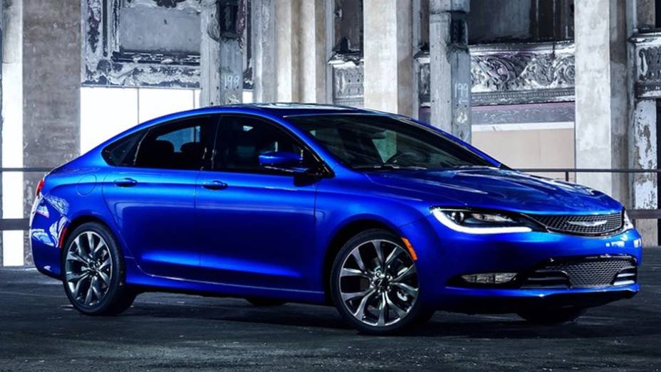 ... enquanto a outra, um pouco mais potente, um V6 3.6 l Pentastar de 295 cv | <a href="https://beta-develop.quatrorodas.abril.com.br/noticias/saloes/detroit-2014/novo-chrysler-200-faz-sua-estreia-detroit-768496.shtml" rel="migration">Leia mais</a>