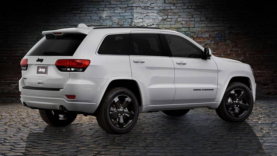 Faróis e lanternas são escurecidos, enquanto o revestimento interno é em couro e suede | <a href="https://beta-develop.quatrorodas.abril.com.br/noticias/fabricantes/jeep-lanca-edicao-especial-altitude-771178.shtml" rel="migration">Leia mais</a> Faróis e lanternas são escurecidos, enquanto o revestimento interno é em couro e suede | <a href="https://beta-develop.quatrorodas.abril.com.br/noticias/fabricantes/jeep-lanca-edicao-especial-altitude-771178.shtml" rel="migration">Leia mais</a>