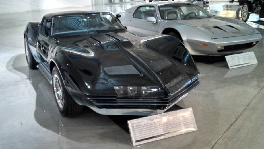Apresentado em 1969, o Manta-Ray tinha estilo bastante agressivo para a época e inspirou o Corvette lançado um ano antes | <a href="https://beta-develop.quatrorodas.abril.com.br/reportagens/classicos/visitamos-gm-heritage-center-771490.shtml" rel="migration">Leia mais</a>