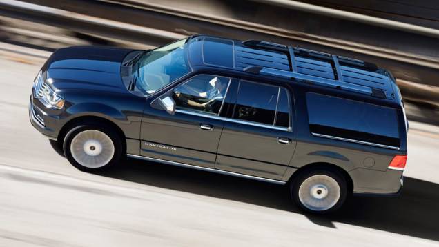 Com o objetivo de rivalizar com o Cadillac Escalade, o utilitário será apresentado ao público em fevereiro | <a href="https://beta-develop.quatrorodas.abril.com.br/noticias/fabricantes/lincoln-revela-facelift-navigator-771202.shtml" rel="migration">Leia mais</a> Com o objetivo de rivalizar com o Cadillac Escalade, o utilitário será apresentado ao público em fevereiro | <a href="https://beta-develop.quatrorodas.abril.com.br/noticias/fabricantes/lincoln-revela-facelift-navigator-771202.shtml" rel="migration">Leia mais</a>