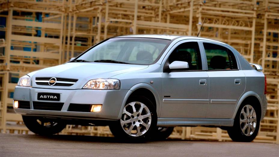 Fechando a lista, Chevrolet Astra | <a href="https://beta-develop.quatrorodas.abril.com.br/noticias/mercado/carros-seminovos-mais-buscados-ofertados-online-2013-772030.shtml" target="_blank" rel="migration">Leia mais</a>