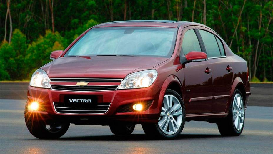 Chevrolet Vectra em sexto | <a href="https://beta-develop.quatrorodas.abril.com.br/noticias/mercado/carros-seminovos-mais-buscados-ofertados-online-2013-772030.shtml" target="_blank" rel="migration">Leia mais</a>