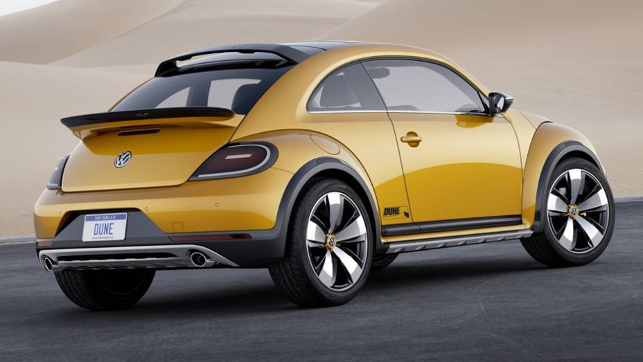 Embora a VW afirme que o Dune n&atilde;o passa de um exerc&iacute;cio de estilo, a imprensa alem&atilde; sugere que o modelo pode se tornar realidade em 2015 | <a href="https://beta-develop.quatrorodas.abril.com.br/noticias/saloes/detroit-2014/vw-mostrara-beetle-dune-eua-768078.shtml" rel="migration">Leia</a>